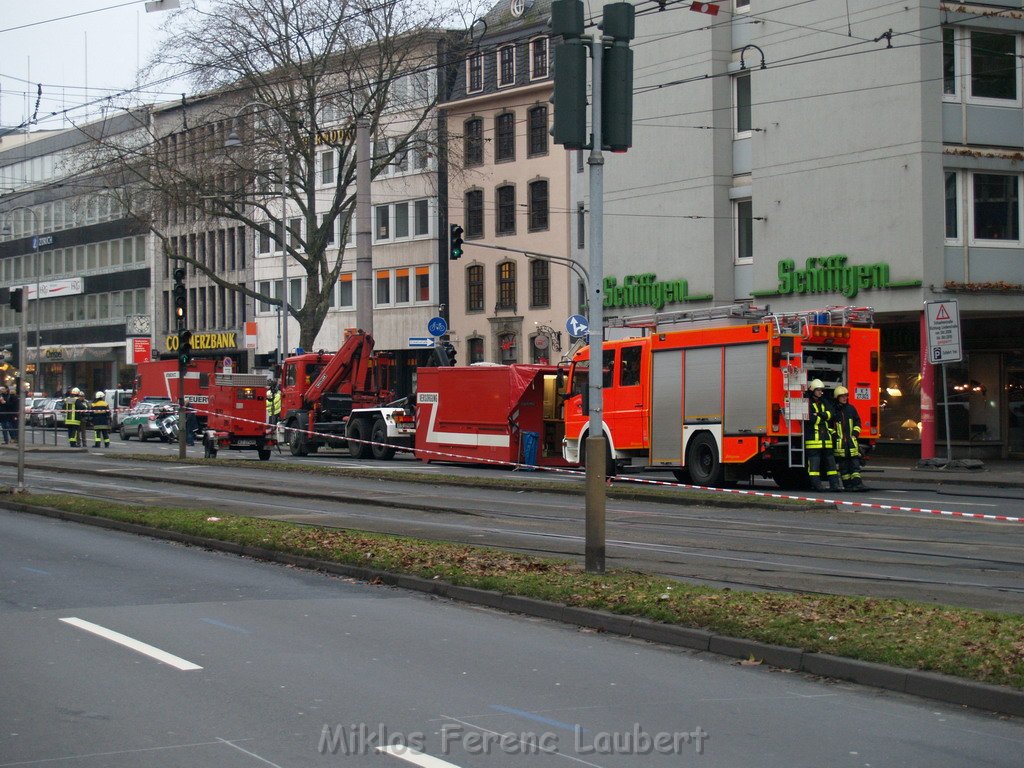 Gasaustritt Koeln Mitte Hahnenstr    P079.JPG